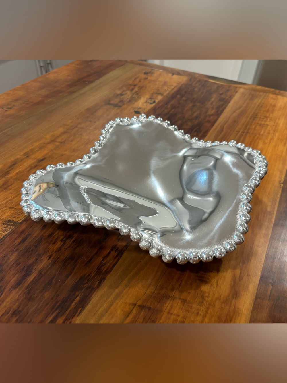 Mariposa String of Pearls Collection Small Oyster Server NIB